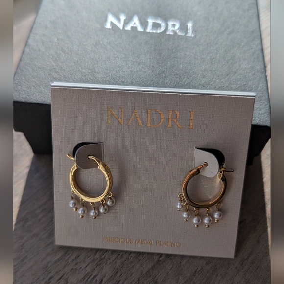 Nadri Ajoa Shaker Swarovski Pearl 18k Gold Plate Huggie Hoop Earrings New in Box - Picture 2 of 6